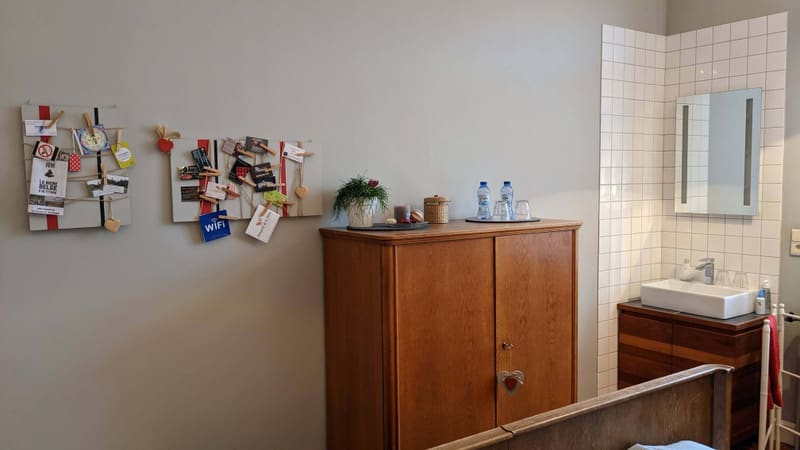 Overzicht van de lichte gastenkamer
